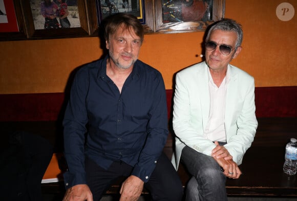 Exclusif - Didier Gustin et Fabrice Drouelle - Backstage du concert "En cœur pour l'Ukraine" au Casino de Paris le 18 juin 2023. © Coadic Guirec/Bestimage 