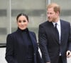 Si pour beaucoup, cet acte alimente encore les rumeurs de divorce, d'autres sont plus positifs comme Grant Harrold, ex-majordome de Charles III au "New York Post"
Le prince Harry, duc de Sussex et Meghan Markle, duchesse de Sussex, en visite à New York, le 23 septembre 2021. © Taidgh Barron/Zuma Press/Bestimage 