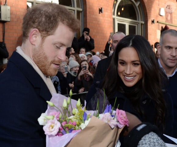 Toujours selon lui, le Portugal serait un choix stratégique par rapport à la famille royale, dont ils ont quitté les rangs il y a 4 ans
Le prince Harry et sa fiancée Meghan Markle arrivent au "Nottingham Contemporary" pour la journée mondiale de la lutte contre le Sida à Nottingham à l'occasion de leur première visite officielle depuis leurs Fiançailles à Nottingham le 1er decembre 2017. 