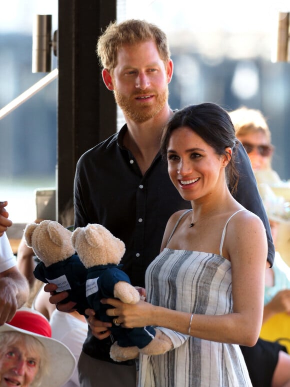 Le prince Harry, duc de Sussex, et Meghan Markle, duchesse de Sussex (enceinte) arrivent baie Kingfisher, sur l’île Fraser, en Australie, le 22 octobre 2018. Le couple rencontre les habitants de l'île. 