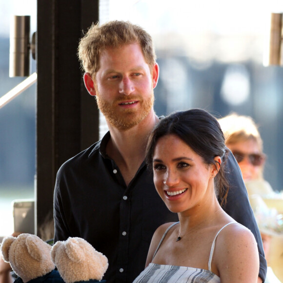 Le prince Harry, duc de Sussex, et Meghan Markle, duchesse de Sussex (enceinte) arrivent baie Kingfisher, sur l’île Fraser, en Australie, le 22 octobre 2018. Le couple rencontre les habitants de l'île. 