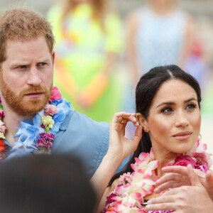 Le prince Harry, duc de Sussex, et Meghan Markle, duchesse de Sussex, enceinte, visitent la plage de Bondi Beach. Sydney, le 19 octobre 2018. 