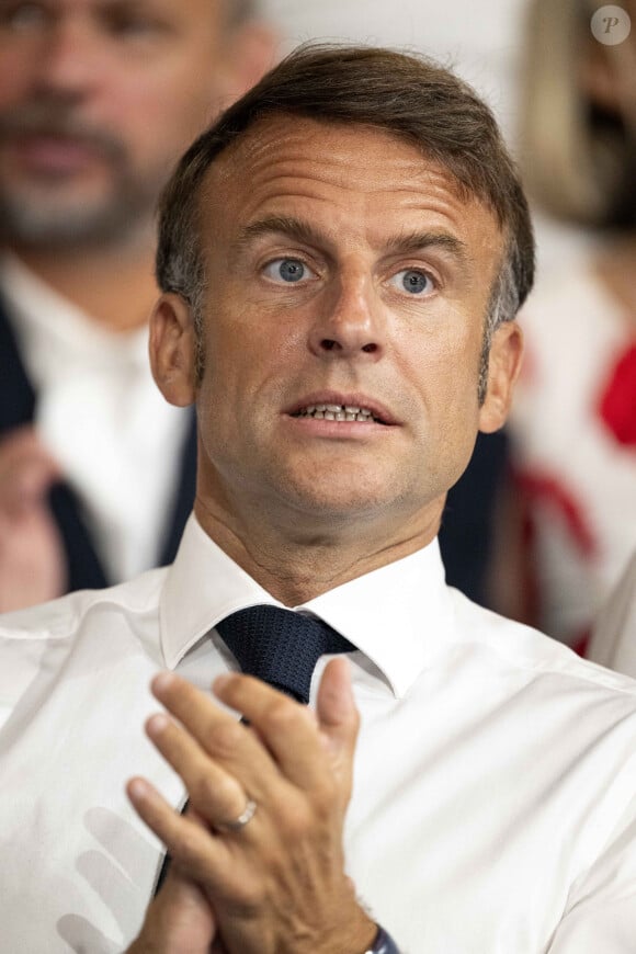 "Il était dans l'avion de Macron direction le Maroc... Il a dû oublier de lui demander !", lance un internaute
 
Emmanuel Macron - Célébrités assistent à la victoire de Teddy Riner sacré champion Olympique aux épreuves de judo +100KG lors des Jeux Olympiques de Paris 2024 (JO) au Arena Champs de Mars à Paris le 2 aout 2024. © Perusseau-Jacovides/Bestimage