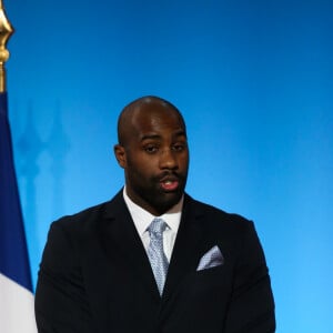 Le champion de judo s'est exprimé sur le coût de la vie en Guadeloupe et en Martinique
 
Teddy Riner, champion olympique de judo lors de la réception des acteurs de la candidature de Paris aux Jeux Olympiques et Paralympiques de 2024 au palais de l'Elysée à Paris le 15 septembre 2017. © Hamilton / Pool / Bestimage