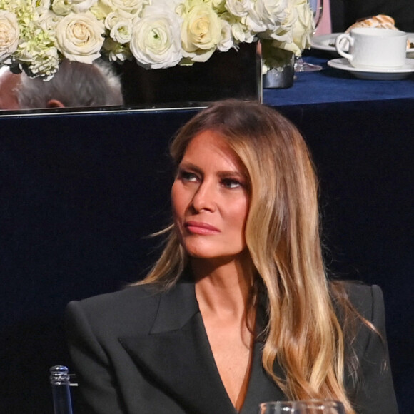 Le candidat républicain Donald Trump revient à la Maison Blanche après s'être imposé dans la majorité des États clés, au dam de sa rivale Kamala Harris, ce mercredi 6 novembre 2024.
Melania Trump © StarMax/Bestimage