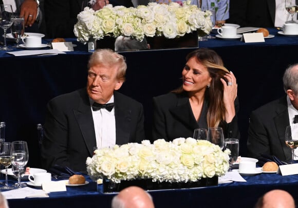 "Vanity Fair" nous donnait quelques éléments de réponse, révélant la routine quotidienne de l'ancienne First Lady.
Les Trump le 17 octobre à New York. © StarMax/Bestimage