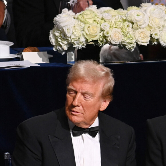 "Vanity Fair" nous donnait quelques éléments de réponse, révélant la routine quotidienne de l'ancienne First Lady.
Les Trump le 17 octobre à New York. © StarMax/Bestimage