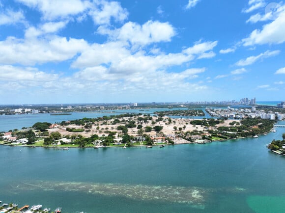 A savoir l'ilot d'Indian Creek
La parcelle de terrain de Tom Brady et Gisele Bundchen sur l'île exclusive d'Indian Creek à Miami continue de prendre forme.  Photo de Splash News/ABACAPRESS.COM