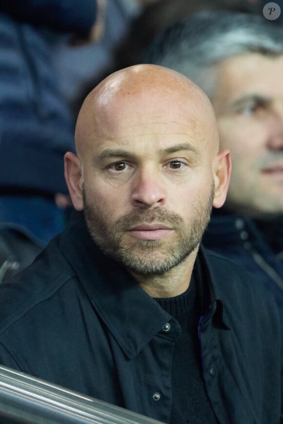 Franck Gastambide - People en tribunes lors du match de championnat de Ligue 1 Uber Eats opposant le Paris Saint-Germain (PSG) au RC Lens (3-1) au Parc des Princes à Paris le 15 avril 2023. © Cyril Moreau/Bestimage 