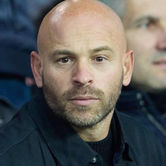 Franck Gastambide - People en tribunes lors du match de championnat de Ligue 1 Uber Eats opposant le Paris Saint-Germain (PSG) au RC Lens (3-1) au Parc des Princes à Paris le 15 avril 2023. © Cyril Moreau/Bestimage 