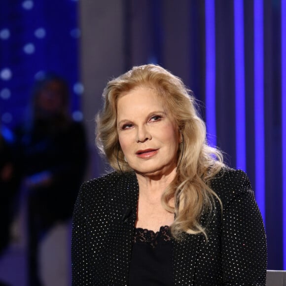 Sylvie Vartan admet que cette dernière tournée l'angoisse, mais elle est aussi pleine d'émotion à l'idée de revivre les moments marquants de sa vie
Exclusif - Sylvie Vartan est l'invitée de l'émission Domenica In à Milan le 25 février 2024. 