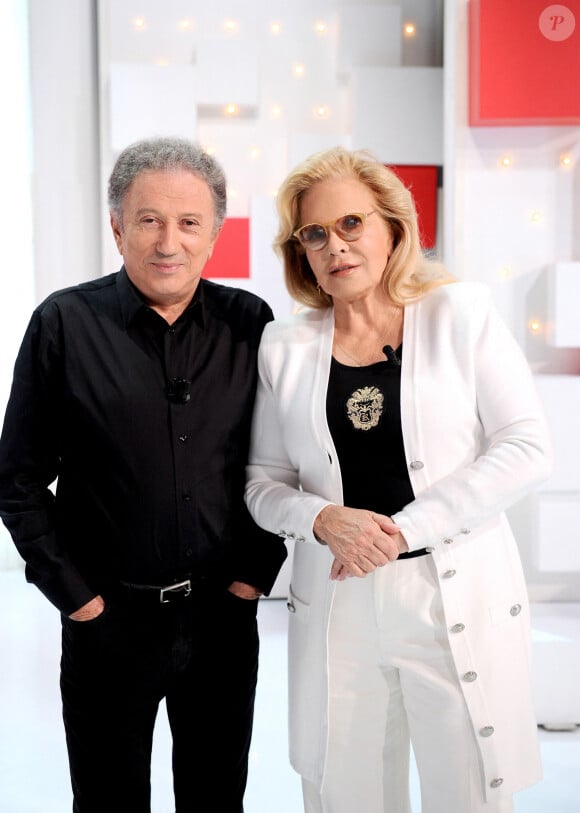 Exclusif - Michel Drucker et Sylvie Vartan - Enregistrement de l'émission "Vivement Dimanche" présentée par M.Drucker et diffusée le 10 octobre sur France 2. Le 26 septembre 2021 © Guillaume Gaffiot / Bestimage 