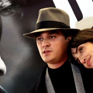 Exclusif - Alain-Fabien Delon et sa compagne Laura Bensadoun au photocall de la soirée Ciné-concert symphonique "Alain Delon, le dernier Samouraï" au Palais des congrès à Paris le 8 novembre 2024 le jour de son anniversaire. © Jacovides / Moreau / Bestimage 