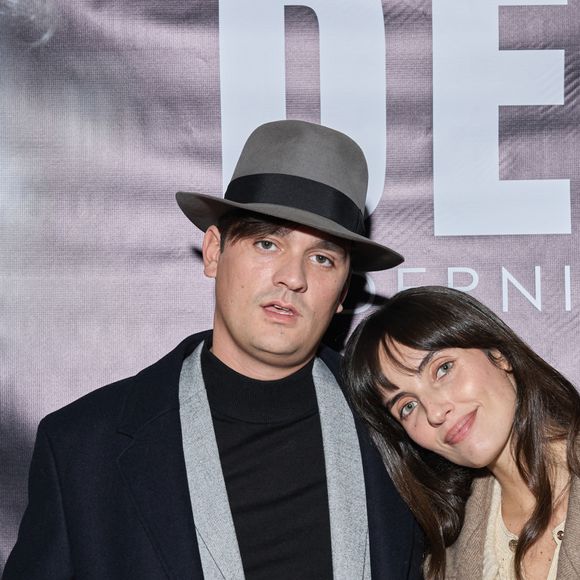 Exclusif - Alain-Fabien Delon et sa compagne Laura Bensadoun au photocall de la soirée Ciné-concert symphonique "Alain Delon, le dernier Samouraï" au Palais des congrès à Paris le 8 novembre 2024 le jour de son anniversaire. © Jacovides / Moreau / Bestimage 