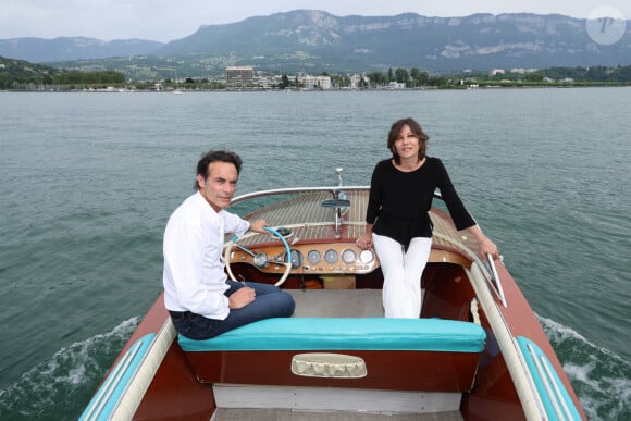 Exclusif  - Rendez-vous avec Anthony Delon et Mathilde Seigner, en promenade en Riva sur le lac du Bourget à Aix-les-Bains, à l'occasion de la 3ème Edition du Cinéma Français et de la Gastronomie. Le 8 juin 2024 © Denis Guignebourg / Bestimage 