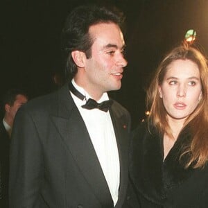 Même après la fin de son histoire d''amour avec Anthony Delon
Anthony Delon et Mathilde Seigner lors de la soirée des César en 1996.