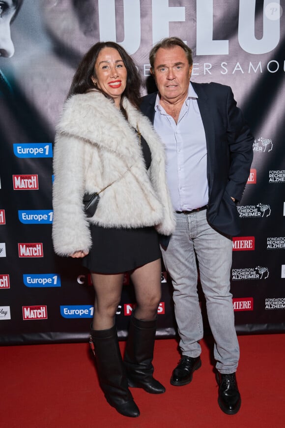 Exclusif - Hervé Pouchol et amie au photocall de la soirée Ciné-concert symphonique "Alain Delon, le dernier Samouraï" au Palais des congrès à Paris le 8 novembre 2024 le jour de son anniversaire. © Jacovides / Moreau / Bestimage 