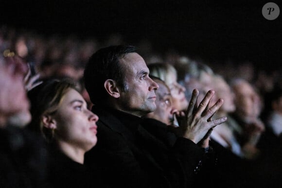 Exclusif - Anthony Delon, Loup Delon, Liv Delon lors de la soirée hommage Ciné-concert symphonique "Alain Delon, le dernier Samouraï" au palais des congrès à Paris le 8 novembre 2024 le jour de son anniversaire. Pour cette soirée, le chef d'orchestre Vahan Mardirossian a dirigé l'orchestre symphonique de Douai. © Moreau / Jacovides / Bestimage 