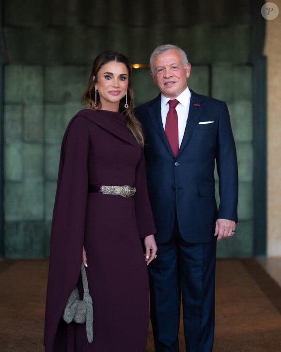 Née de l'union du prince héritier Hussein et de la princesse Rajwa, Iman est le premier petit-enfant de la reine Rania et du roi Abdallah II.
Le roi Abdallah II de Jordanie et la reine Rania posent avant la célébration du 78e anniversaire du Jour de l'Indépendance de la Jordanie, à Amman, Jordanie, le 25 mai 2024. Photo par Balkis Press/ABACAPRESS.COM