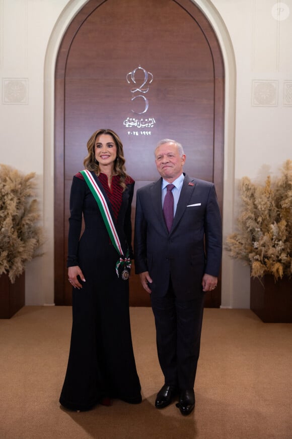 Le roi Abdallah II et la reine Rania lors de la Journée internationale de la femme, où le roi Abdallah II a remis à la reine Rania l'Ordre de la Renaissance à l'occasion de son jubilé d'argent, à Amman, Jordanie, le 6 mars 2024. Photo par Balkis Press/ABACAPRESS.COM