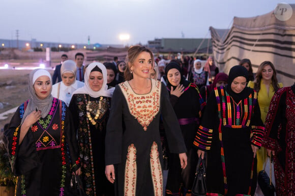 Photos publiées par la Cour royale avant l'anniversaire de la reine Rania le 31 août : La reine Rania lors d'une visite à la Badia centrale dans le cadre des événements marquant le jubilé d'argent du roi Abdallah II, à Madaba, en Jordanie, le 22 avril 2024. Photo par Balkis Press/ABACAPRESS.COM