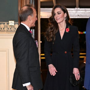  Elle portait également des boucles d'oreilles en perles de Collingwood ayant appartenu à la princesse Diana ainsi qu'une pochette matelassée de Chanel.
Catherine Kate Middleton, princesse de Galles - La famille royale du Royaume Uni assiste au Festival du souvenir (Festival of Remembrance) au Royal Albert Hall, Londres le 9 novembre 2024. © Chris Ratcliffe / Pool / Julien Burton via Bestimage 