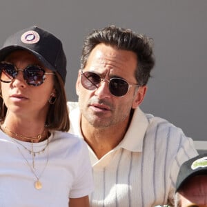 Théma - Les amoureux de Roland Garros - Florent Peyre et sa compagne Virginie Stref dans les tribunes lors des Internationaux de France de Tennis de Roland Garros 2023. Paris, le 29 mai 2023. © Jacovides / Moreau / Bestimage