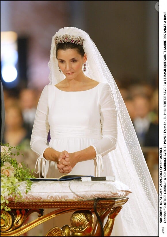 A son grand dam, leurs noces ont également eu un impact sur sa carrière.
Septembre 2003 - Mariage d'Emmanuel Philibert de Savoie et Clotilde Courau à la Basilique Sainte Marie des Anges à Rome.