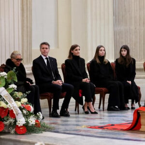 Marina Ricolfi-Doria, son fils, le prince Emmanuel-Philibert de Savoie, sa femme la princesse Clotilde Courau et leurs filles les princesses Vittoria et Luisa - Veillée funèbre du prince Victor-Emmanuel de Savoie, en l'Eglise de Sant'Uberto à Turin, en présence de sa veuve Marina Ricolfi-Doria, de son fils, le prince E-P. de Savoie avec sa femme la princesse Clotilde Courau et leurs filles les princesses Vittoria et Luisa, le 9 février 2024. © Dominique Jacovides/Bestimage