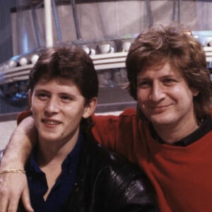 Sébastien, le premier, s'est tué en moto à l'âge de 19 ans...En France, à Paris, Patrick Sébastien et son fils Sébastien Boutot, 17 ans, lors d'un enregistrement de l'émission Farandole. Décembre 1987 © Alain Canu via Bestimage