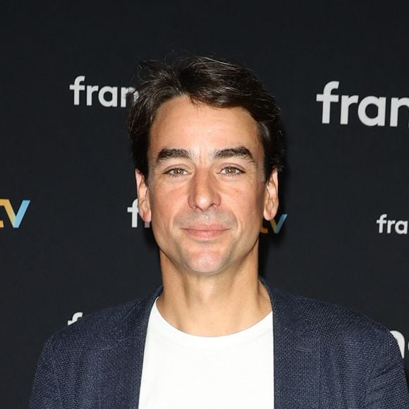 Julian Bugier au photocall pour la conférence de presse de rentrée de France TV à la Grande Halle de la Villette à Paris, France, le 11 juillet 2023. © Coadic Guirec/Bestimage