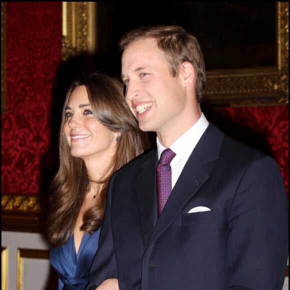 Séance photo officielle des fiançailles royales avec le Prince William et Kate Middleton (Catherine Middleton) au St James's Palace, Londres. Clarence House a annoncé aujourd'hui que le Prince William et Kate Middleton se marieront au printemps/été 2011.