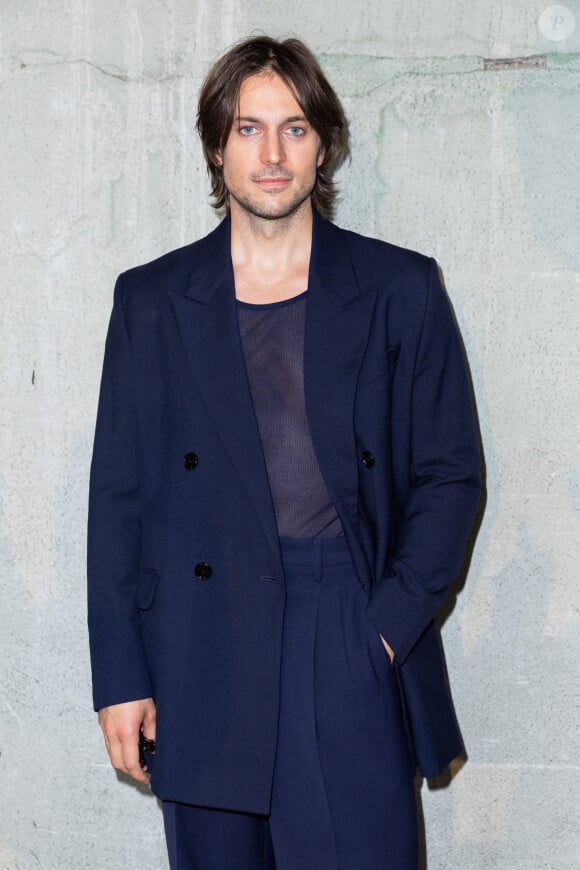 Lucas Bravo - Photocall du défilé de mode Hommes printemps-été 2024 "AMI" lors de la fashion week de Paris. Le 22 juin 2023 © Olivier Borde / Bestimage 