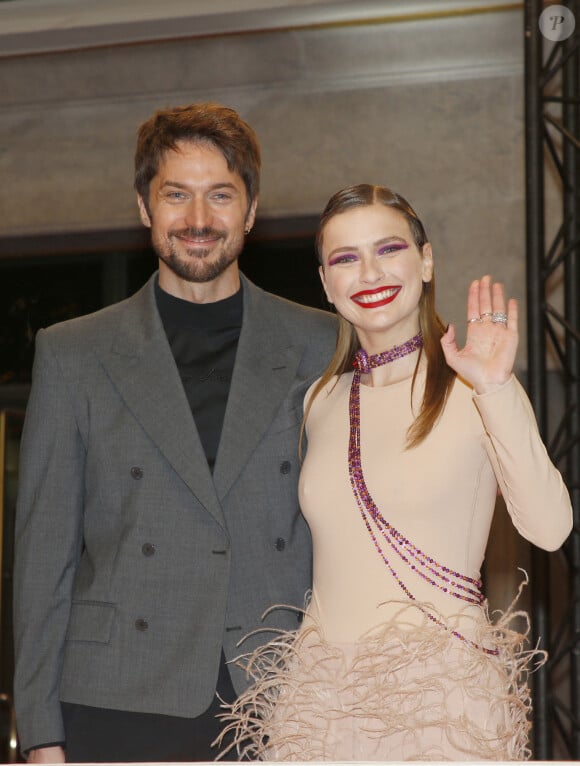 Lucas Bravo, Camille Razat - Arrivées des people à l'avant-première du film Netflix "Emily in Paris" saison 3 au Théâtre des Champs Elysées à Paris le 6 décembre 2022. 