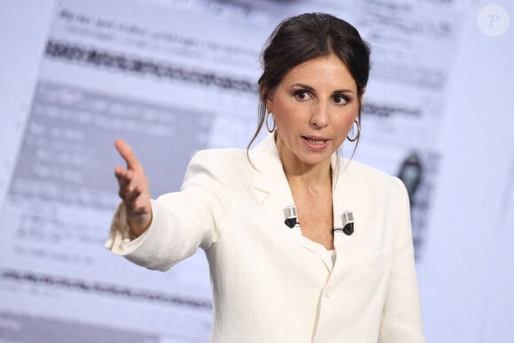 La journaliste Alice Darfeuille lors du débat du Forum organisé par la chaîne de télévision française BFMTV, à Paris, le 18 juin 2024. Photo de Raphael Lafargue/ABACAPRESS.COM