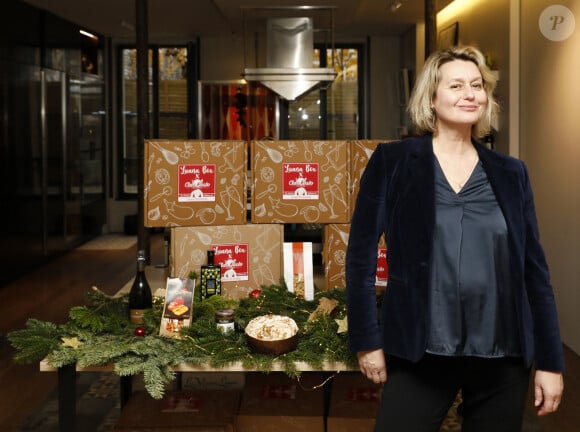 En effet, son chien Max a récemment rendu son dernier souffle
Exclusif - Luana Belmondo lors du lancement de la "Luana Box 2" pour les fêtes de Noël à l'école de cuisine "Cooking Baz'art" à Paris, le 2 décembre 2021. © Marc Ausset-Lacroix / Bestimage 