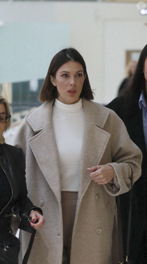 Une année délicate pour Iris Mittenaere
Procès de Bruno Pelat, ex-compagnon d'Iris Mittenaere, jugé en comparution immédiate pour violences conjugales devant le tribunal de Paris, le 6 novembre 2024. Initialement prévu le 27 septembre 2024, le procès a été reporté à la demande de l'ancienne Miss France, désireuse d'être présente à l'audience. Or, elle n'était pas "en capacité psychologique de venir à l'audience" à cette date-là, selon son avocate. © Christophe Clovis / Bestimage