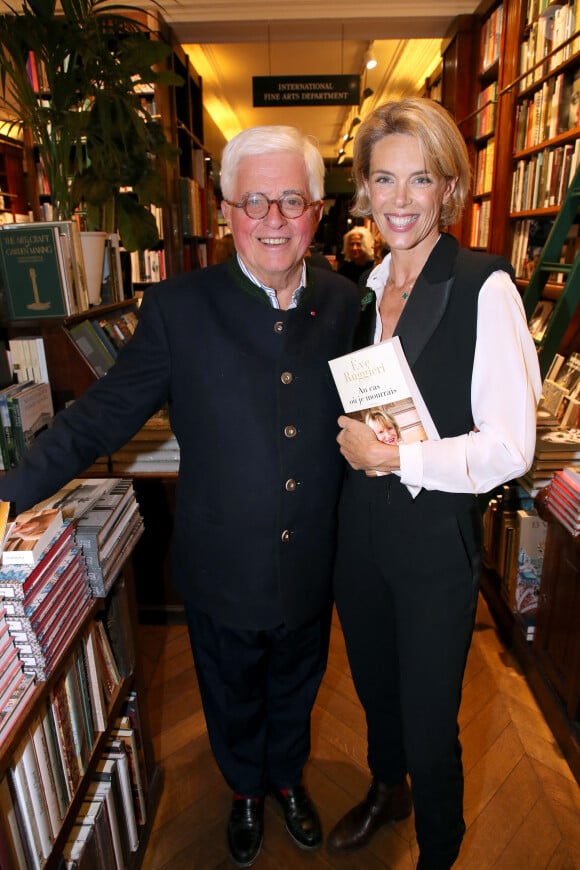 Jacques Garcia et Julie Andrieu - Eve Ruggieri dédicace son livre " Au cas où je mourrais " à la Librairie Galignani à Paris, France. Le 12 Octobre 2023. © Bertrand Rindoff / Bestimage