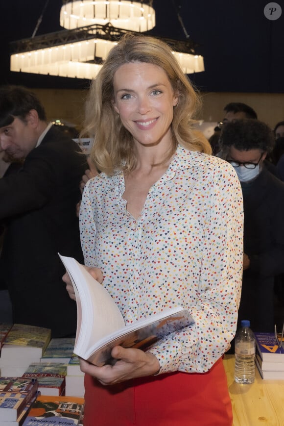 Elle a même été hospitalisée
Julie Andrieu au Festival du Livre de Paris au Grand Palais éphémère à Paris, France, le 22 avril 2022. © Jack Tribeca/Bestimage