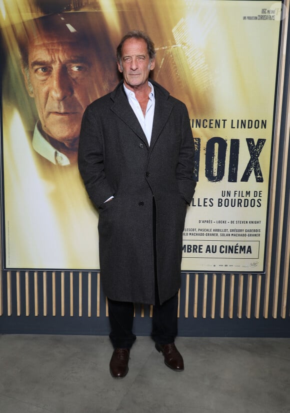 "Est-ce que c'est plus difficile pour un acteur de s'engager aujourd'hui, compte tenu des réactions violentes sur les réseaux sociaux ou de la peur de perdre des contrats ?"
Vincent Lindon - Avant-première du film "Le choix" de G.Bourdos au cinéma UGC Danton à Paris le 12 Novembre 2024. © Denis Guignebourg/BestImage