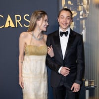 On ne le voit pas souvent : Knox, 16 ans, le plus jeune fils d'Angelina Jolie et Brad Pitt, débarque en smoking et a très bien grandi !