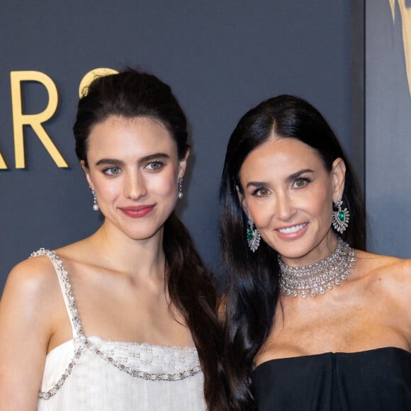 Margaret Qualley et Demi Moore lors de la cérémonie des Governors Awards à Los Angeles le 17 novembre 2024 © Elyse Jankowski/SPUS/ABACAPRESS.COM