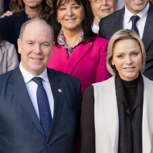 Le prince Albert II de Monaco et la princesse Charlene offrent des cadeaux aux personnes âgées de la principauté au siège de la Croix Rouge à Monaco le 14 novembre 2024 dans le cadre des célébrations de la Fête Nationale monégasque. © Olivier Huitel / Pool Monaco / Bestimage 