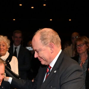 Mme Yvette Lambin-Berti, secrétaire général du Comité, Louis Biancheri, devenu président d'honneur de l'ASM, le prince Albert II de Monaco et Roland Biancheri, le président de l'ASM, lors de la remise des prix de l'ASM Omnisports (Association Sportive de Monaco) à l'auditorium Rainier III à Monaco, le 13 novembre 2024. Cette soirée était placée sous le centenaire de l'ASM. Le prince Albert II de Monaco a honoré l'ancien président Louis Biancheri en le faisant président d'honneur et a accueilli le nouveau président M. Roland Biancheri. L'association regroupe 24 sections, la dernière étant la section Padel. © Bruno Bebert/Bestimage 