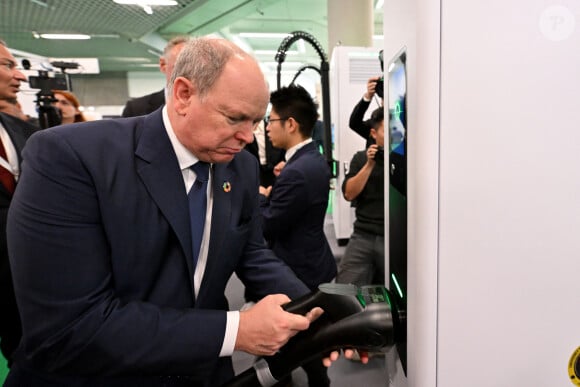 Le prince Albert II de Monaco a inauguré le salon EVER, au Grimaldi Forum, à Monaco, le 13 novembre 2024. Le salon EVER est dédié à la mobilité et aux énergies renouvelables. La 19e édition d'Ever Monaco a lieu du 13 au 14 novembre 2024. © Bruno Bebert/Bestimage 