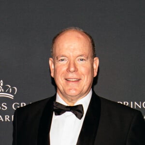 Le prince Albert II de Monaco au photocall de la soirée du 40ème anniversaires des Princess Grace Awards au Pierre Hotel à New York le 23 octobre 2024. © Daniel Ryan / Bestimage 