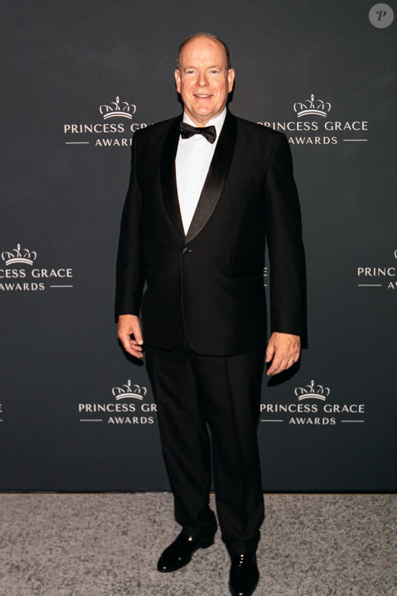 Le prince Albert II de Monaco au photocall de la soirée du 40ème anniversaires des Princess Grace Awards au Pierre Hotel à New York le 23 octobre 2024. © Daniel Ryan / Bestimage 