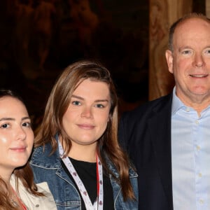 Exclusif - Margaux Grundstein, la trésorière de Be Safe, pilote de Camille Gottlieb, la fille de la princesse Stéphanie de Monaco et présidente de l'association Be Safe, le prince Albert II de Monaco - Le prince Albert II de Monaco a rencontré, à l'hôtel de Paris, à Monaco, le 26 octobre 2024, les concurrents de la 8eme édition du E-Rallye Monte-Carlo, privés de l'étape 4 durant leur dernière journée du Rallye en raison des mauvaises conditions climatiques dans le sud-est du département. Les véhicules 100% électrique se sont affrontés du 23 au 25 octobre, sur 250 kilomètres de route autour de la Principauté. Avec un parcours secret de 14 Spéciales de Régularité (SR), sur 3 départements français dont les Alpes de Haute-Provence, les Alpes-Maritimes, le Var et un passage annulé par la Riviera italienne qui aurait du se dérouler ce samedi et emmener les concurrents à Dolceacqua. Cette 8eme édition du E-rallye est la 11e et avant-dernière manche de la Bridgestone FIA ecoRally Cup 2024. C'est un équipage espagnol qui a terminé à la première place avec E.Conde et L.Sergnese sur une KIA EV6 GT, suivi d'un équipage monégasque qui courait sous les couleurs du Yacht Club de Monaco composé par O.Campana, au volant et N.Milanesio sur une BMW 14, suivi en 3eme position par les belges M.Decremer et J.Hugo sur une Volkswagen ID3 Pros. © Claudia Albuquerque / Bestimage 