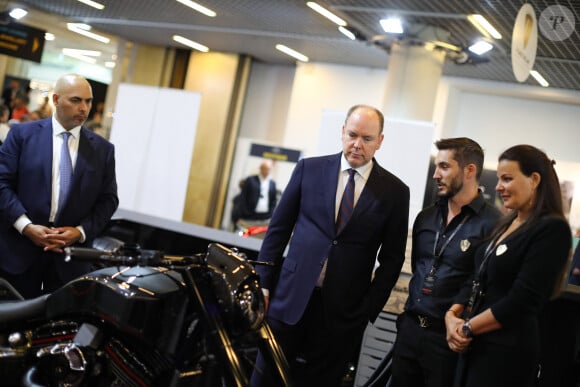 Le prince Albert II de Monaco et Salim Zeghdar (président délégué de Top Marques) - Inauguration de la 16ème édition du salon "Top Marques Monaco 2019", qui se tiendra du 30 mai au 3 juin 2019 au Grimaldi Forum, le 29 mai 2019 à Monaco. Le salon se déroule du 30 mai au 2 juin. Le salon regroupe un ensemble de marques luxueuses et ultra-exclusives dans différents domaines tels que l'automobile, les bateaux, les bijoux et l'horlogerie. De nombreuses marques automobiles de prestiges sont présentes à l'image des très exclusives Rolls-Royce, Bentley, Bugatti ou les plus accessibles constructeurs premium allemands comme Audi et Mercedes, ainsi que des préparateurs et autres fabricants d'engins exclusifs. Au total, le salon abrite plus de 70 voitures de trente constructeurs. A découvrir: des bolides en exclusivité mondiale, des séries limités, des innovations improbables comme une voiture roulant à l'eau salée, des bijoux d'exception, des véhicules d'antan. Au total, le salon abrite plus de 70 voitures de trente constructeurs. A découvrir: des bolides en exclusivité mondiale, des séries limités, des innovations improbables comme une voiture roulant à l'eau salée, des bijoux d'exception, des véhicules d'antan. © Olivier Huitel/PRM/Bestimage  16th edition of "Top Marques Monaco 2019" fair, which will be held from May 30 to June 3, 2019 at the Grimaldi Forum, in Monaco, on May 29, 2019.