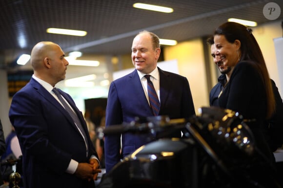 Le prince Albert II de Monaco et Salim Zeghdar (président délégué de Top Marques) - Inauguration de la 16ème édition du salon "Top Marques Monaco 2019", qui se tiendra du 30 mai au 3 juin 2019 au Grimaldi Forum, le 29 mai 2019 à Monaco. Le salon se déroule du 30 mai au 2 juin. Le salon regroupe un ensemble de marques luxueuses et ultra-exclusives dans différents domaines tels que l'automobile, les bateaux, les bijoux et l'horlogerie. De nombreuses marques automobiles de prestiges sont présentes à l'image des très exclusives Rolls-Royce, Bentley, Bugatti ou les plus accessibles constructeurs premium allemands comme Audi et Mercedes, ainsi que des préparateurs et autres fabricants d'engins exclusifs. Au total, le salon abrite plus de 70 voitures de trente constructeurs. A découvrir: des bolides en exclusivité mondiale, des séries limités, des innovations improbables comme une voiture roulant à l'eau salée, des bijoux d'exception, des véhicules d'antan. Au total, le salon abrite plus de 70 voitures de trente constructeurs. A découvrir: des bolides en exclusivité mondiale, des séries limités, des innovations improbables comme une voiture roulant à l'eau salée, des bijoux d'exception, des véhicules d'antan. © Olivier Huitel/PRM/Bestimage  16th edition of "Top Marques Monaco 2019" fair, which will be held from May 30 to June 3, 2019 at the Grimaldi Forum, in Monaco, on May 29, 2019.